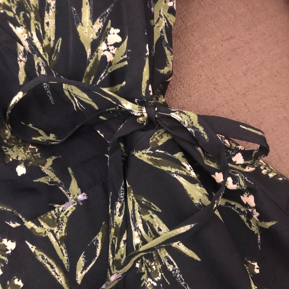 Gorgeous Vero Moda Women’s size medium blue and green wrap shirt - Picture 4 of 4